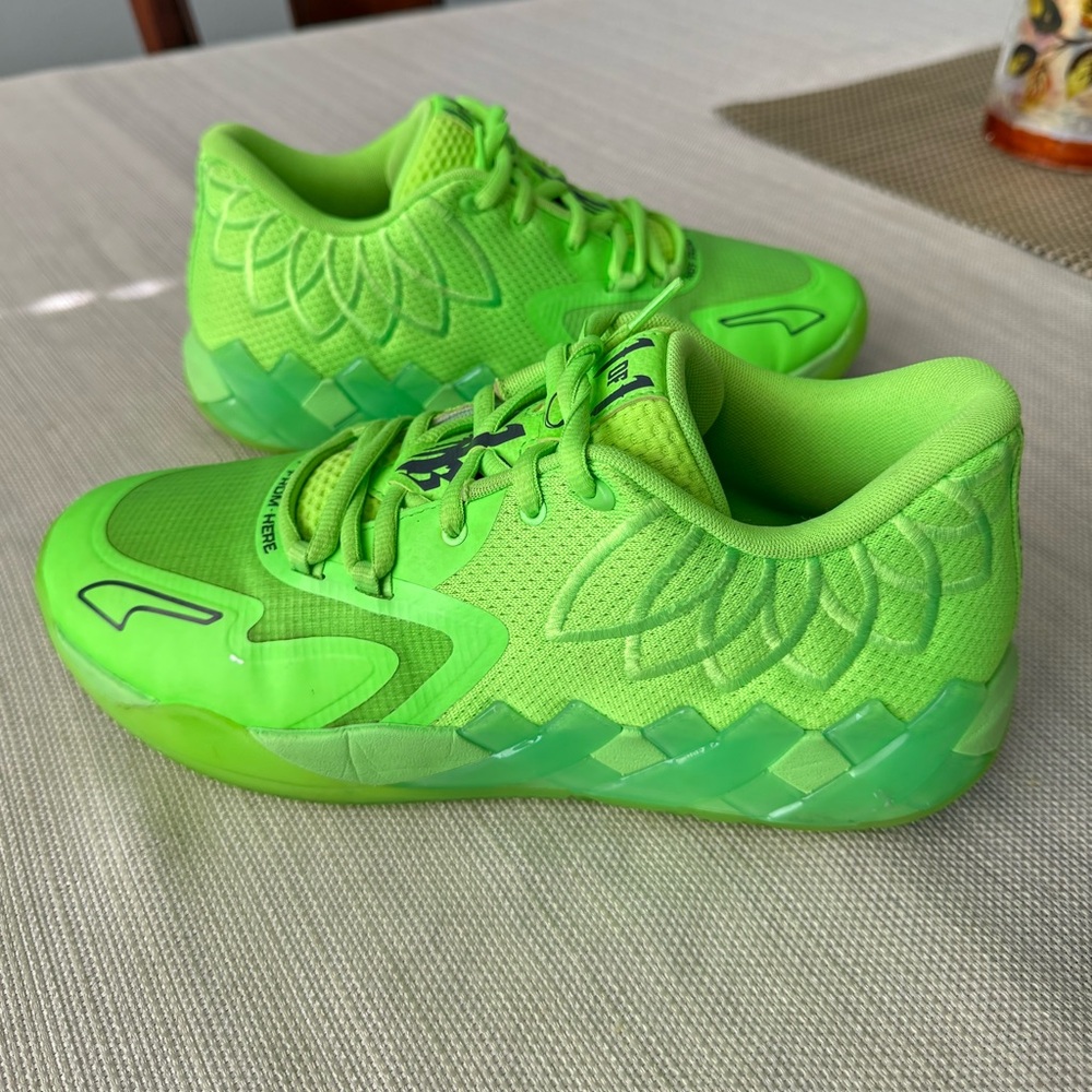 PUMA MENS X LAMELO BALL MB BASKETBALL SNEAKERS